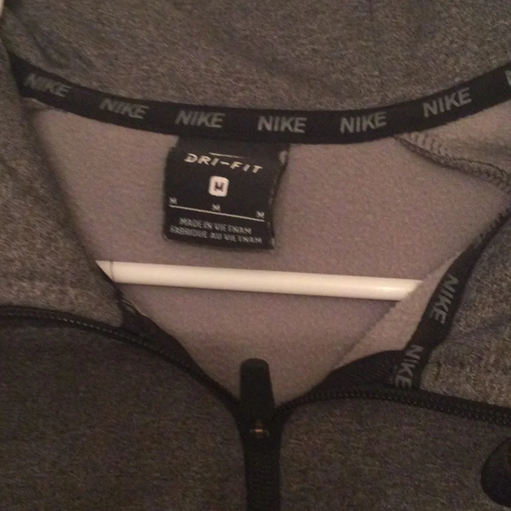 Nike dri-fit hooded jacket - Picture 3 of 4